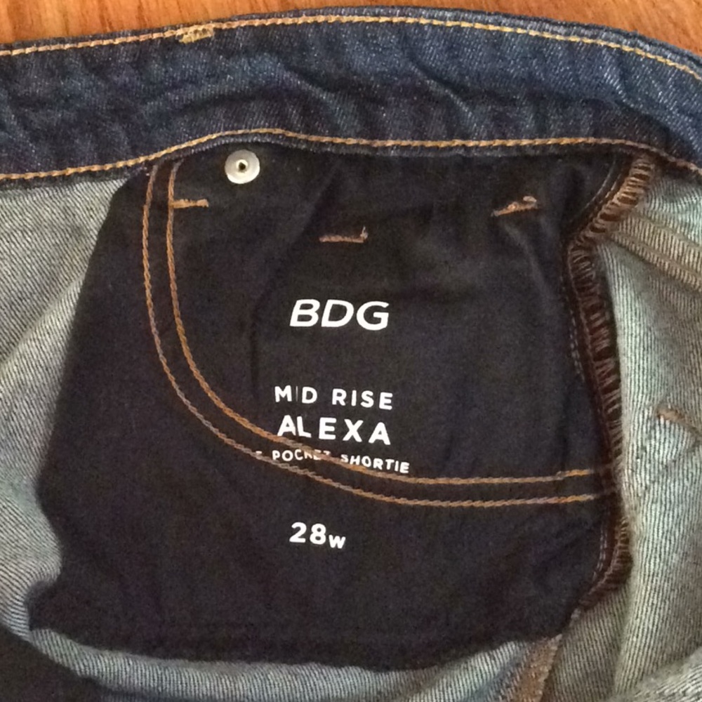 BDG Mid Rise Alexa 5 Pocket Shortie Shorts… - Picture 6 of 7